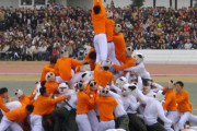 海外「これが日本のスポーツなのか？危険だと思うんだけど・・・」日本のスポーツ”棒倒し”外国人から様々なコメントが