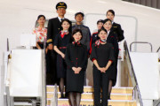【中国の反応】スカート派？パンツ派？JAL・CAの制服に初のパンツスタイルを導入