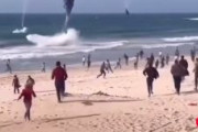 海外「ガザの『海』に食料を空輸するアメリカwwwwwww」