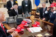 海外「トランプに尻尾を振る日本！朝貢外交！」→「これで有利になるなら安いものだろ」