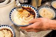 見てると絶対食べたくなる！大阪のうどん職人こだわりの一杯！外国人「画面越しで見ても美しい料理、絶対に美味しいやつだ！」