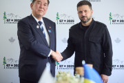 【海外の反応】G7で日本が動いた！ゼレンスキー大統領への巨額支援に「感謝！」と「また金か…」海外で激論勃発！世界のリアルな本音とは