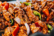 日本のNHK「タイでは朝から焼肉を食べるそうです」→現地で取材した結果！【タイ人の反応】