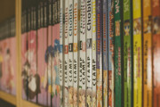 海外「入手できない巻があってもどかしい！」マンガの巨大コレクションを見て、マンガ談義に花が咲く