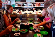 韓国人「寿司は日本食では無かった‥」アメリカ人が寿司を食べる様に成ったのは韓国人のおかげ、ＮＹＴが米国で人気になった理由記事を掲載　韓国の反応