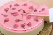 日本人が作った「桜の花のチーズケーキ」が美しいと海外感動