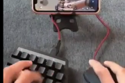 スマホでも本格的にゲームがしたい！そんなあなたにマウスとキーボードを接続してゲーム。海外の反応