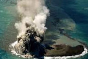 海外「海底火山の噴火で東京都に新しい島が誕生したぞwwww」