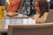 なぜか涙が出て来る動画「パパ！ありがとう！大好き（号泣）」