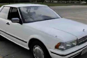 【海外の反応】1991年式日産グロリアのレトロなインテリアが最高！