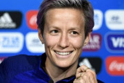 【海外の反応】「一体何なんだ?」男女の報酬格差是正を訴えるアメリカ女子代表ラピノーに賛否両論の声！
