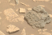 【海外】火星で発見された小さな球体に覆われた謎の岩！科学者たちが驚愕した新発見とは？