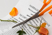 結婚から48時後に離婚した女性、いたずら好きな夫の結婚式ドッキリに耐えかねて