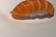 外国人「寿司を握る練習を2ヶ月やった成果、これどう思う？」