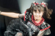 オーマイガッ、MOAMETALがコアラのぬいぐるみを貰ってくれた！　【海外の反応】