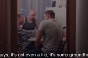 海外「人生は辛い、そうだ軍隊に入ろう。ロシアの陰鬱な動員プロパガンダ動画」