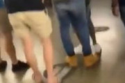 海外「人が大勢いる公共トイレでわいせつ行為をして逮捕される男」