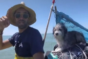小さな捨て犬が一緒に旅をする仲間に！カヤックで地中海を冒険する、人間と犬の絆にほっこり