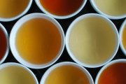 海外「ブラウンは日本語で茶色、つまりティーカラーと言うそうだ」