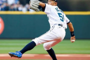 【海外の反応】イチローさん、MLBの始球式で剛速球を投げ込む「マリナーズの投手よりも速い」