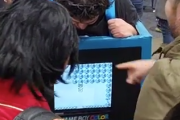 子どもにも大人にも人気間違いなし。ゲームボーイカラーのコスプレのクオリティが高い。海外の反応
