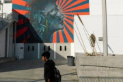 米国LAで物議かもした旭日旗壁画、修正されるも旭日模様は依然として残る