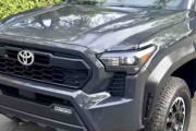 【海外の反応】新型トヨタタコマにはまだMTが残ってるぞ！