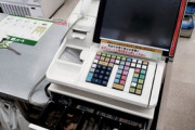 日本人は接客に対してめちゃくちゃ厳しい…「カウンターの高さに合わせた椅子を導入すればいい」「日本だけ後進国だ...」海外の反応