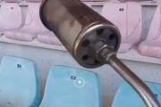 火炎放射器でスタジアムのシートを焼く簡単なお仕事です（動画あり）【海外の反応】