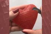 石鹸が切られていくだけのASMR動画が何故か気持ち良い　海外の反応