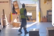 海外「アメリカの強盗団は店ではなく配送センターを直接襲い始めたようだ」