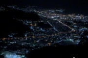 海外「良い景色を見ると泣きそうになる…世界はとても美しい」山から見る夜の都市（海外の反応）