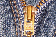 外国人「YKKという日本企業が世界のジッパーの半分を作ってるんだぜ！」