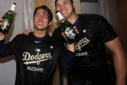 外国人「ポストシーズン初勝利を祝う大谷と山本がエモすぎる」
