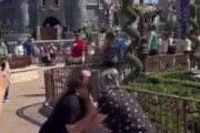 ネット外国人「あのカップル同時にプロポーズしてるｗｗｗｗ」