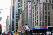 アメリカが人口不足の問題に直面！？「30代でもまだ学生ローンに苦しんでる…」「子供持つ余裕なんてない」海外の反応