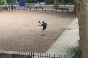 「里を守るために訓練してるんだよ」ロンドンの公園で、武術の練習をする男性が隠し撮りされる。
