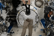【海外】宇宙でちょっと大胆なパンツチャレンジしてみた！ みんなのリクエストに応えて☆