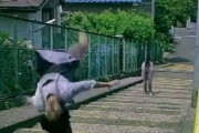 「日本は一体何やってるんだ…？」あの懐かしCMに海外困惑