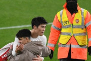 冨安健洋が２点に絡む獅子奮迅の大活躍！←「ピッチ侵入者にも優しい」（海外の反応）
