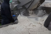 外国人さん、カニカマの製造工程を見て発狂「二度と食べない」