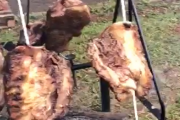 肉！肉！燻製！肉！これがブラジルのバーベキュー最高にクール。海外の反応