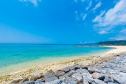 海外「綺麗な海・・・ん？ちょっと待てよ？」沖縄の美しい海に謎の影が！？