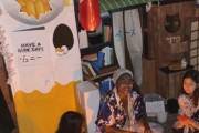 アメリカのママが自宅を「東京の横丁」のようにダンボールで再現…子供たちを喜ばせる