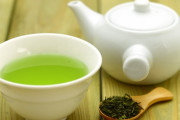 日本「みんなの国民的な飲み物といえば何？俺達なら緑茶だ」