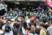 蚕室7洞で一晩閉じ込められた参観人の証言、「中国人なのか」と詰め寄られた現場に韓国で賛否
