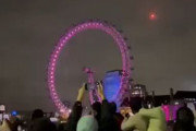 海外「新年の花火はコロナ対策のため中止にすると言っているのに集まるロンドン人達」