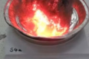 【ガチ映像】スチールウールを燃やしたら質量がみるみる増えていく映像が面白すぎる！→これ教科書は読むより楽しいわ　海外の反応