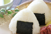日本のネット上で物議を醸す「おにぎりのマナー」に海外びっくり仰天！（海外の反応）