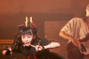 Metal Galaxyツアーのメギツネ時のすべてのMOAMETALの変顔をまとめたビデオ　【海外の反応】